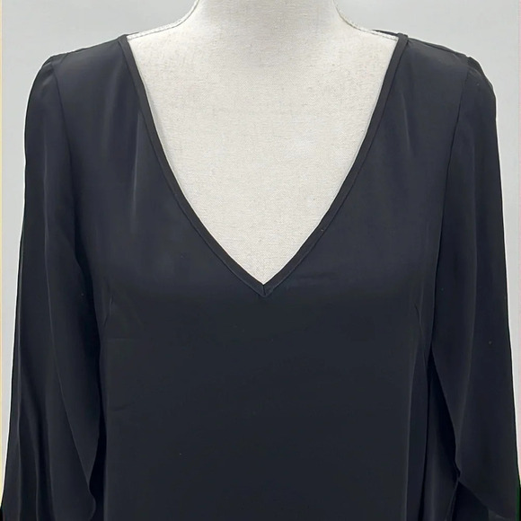 Milly Stretch Silk Butterfly Sleeve V Neck Blouse in Black - Size 6 - Picture 4 of 8